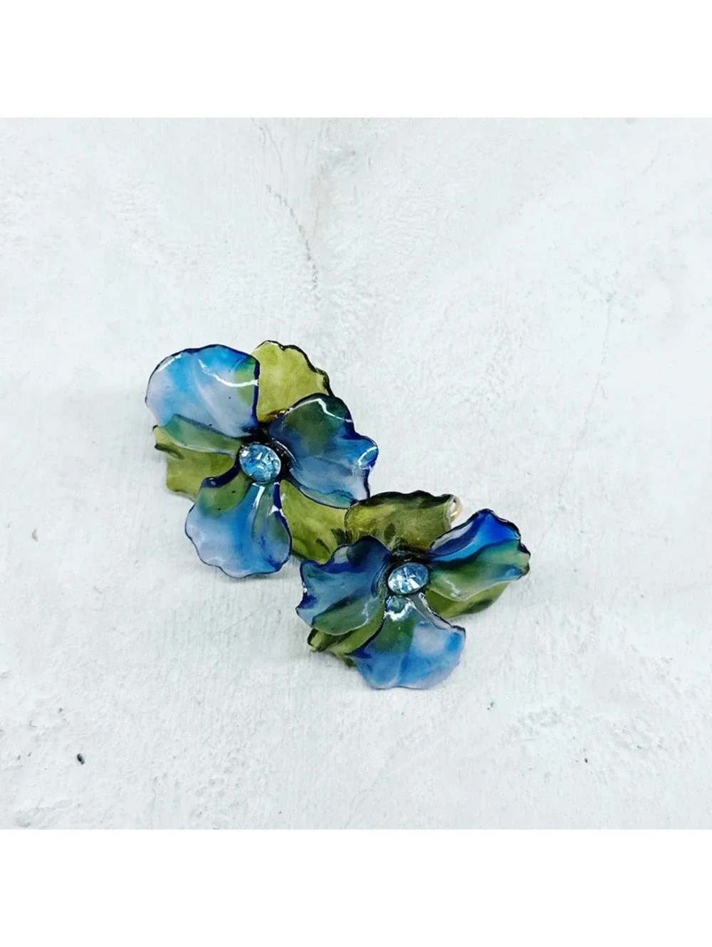 5338mc. Green and Blue Vintage Plastic Clip On Earrings